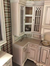 White Washed Elegant Kitchen set