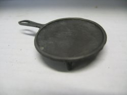 Griddle with handle