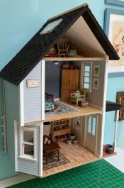 Keene wallhanging dollhouse kit